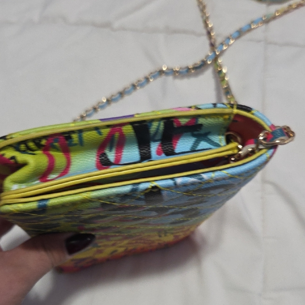 Colorful Graffiti Women's Clutch - Picture 6 of 12